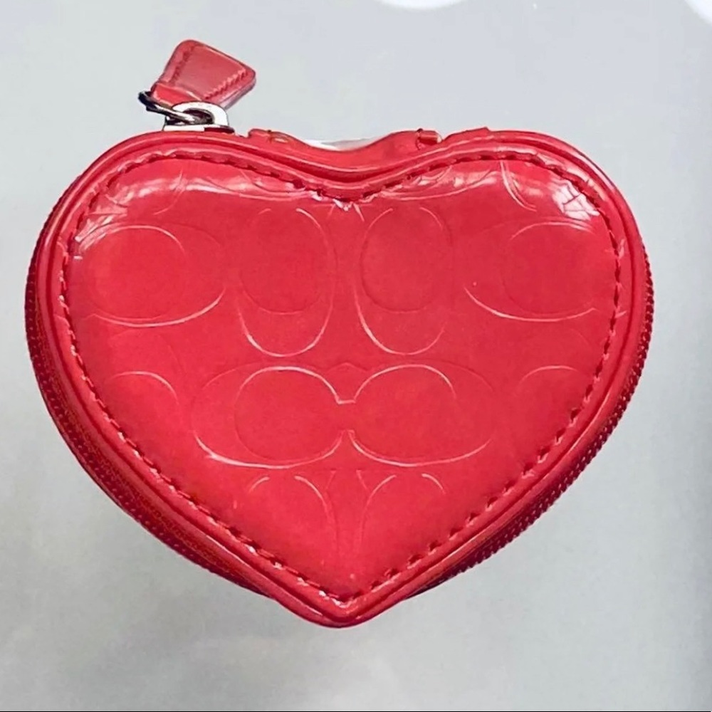 ❌SOLD❌Coach heart-shaped jewelry travel case